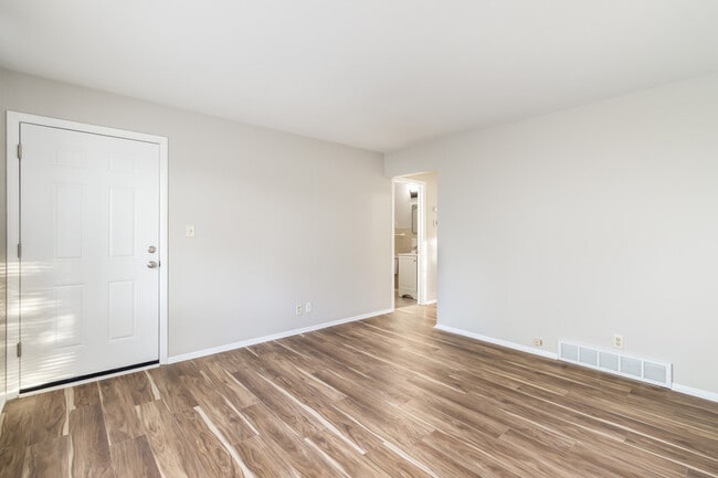 W166N9182 Grand Ave in Menomonee Falls, WI - Building Photo - Building Photo