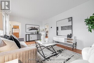 174 Avondale Ave in Toronto, ON - Building Photo