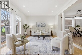 15 Maryann Price Ln in Cambridge, ON - Building Photo - Building Photo