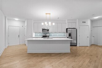 20 Burling Ln in New Rochelle, NY - Building Photo - Building Photo