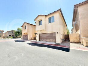 9218 W Meadow Dr in Peoria, AZ - Building Photo - Building Photo