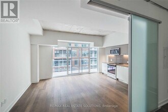 15 Baseball Pl in Toronto, ON - Building Photo - Building Photo