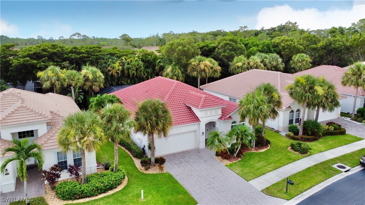 15830 Delaplata Ln in Naples, FL - Foto de edificio