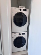 6087 Wilson Av in Burnaby, BC - Building Photo - Building Photo