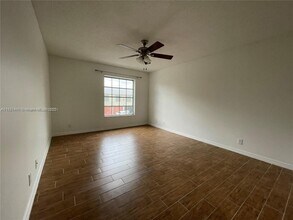 5880 NW 57th Ave in Tamarac, FL - Building Photo - Building Photo