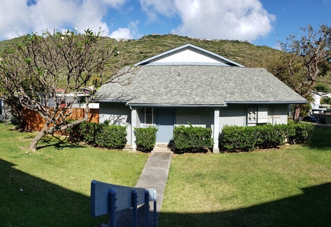 1070 Awawamalu St
