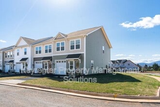 337 Ridgeline Dr in Waynesboro, VA - Building Photo - Building Photo