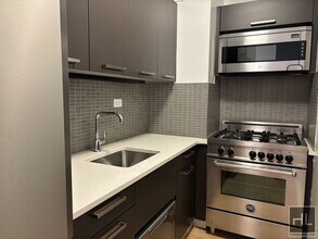 East 39th Street in New York, NY - Foto de edificio - Building Photo