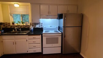 351 Park Creeke Ln, Unit B in South Salt Lake, UT - Building Photo