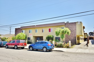 1212 W 107th St in Los Angeles, CA - Foto de edificio - Building Photo