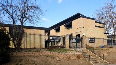 Courtyard on Vine in Denver, CO - Foto de edificio - Building Photo