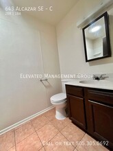 643 Alcazar St SE in Albuquerque, NM - Foto de edificio - Building Photo
