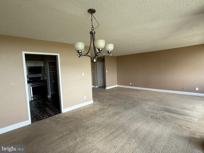 5225 Pooks Hill Rd in Bethesda, MD - Building Photo - Building Photo