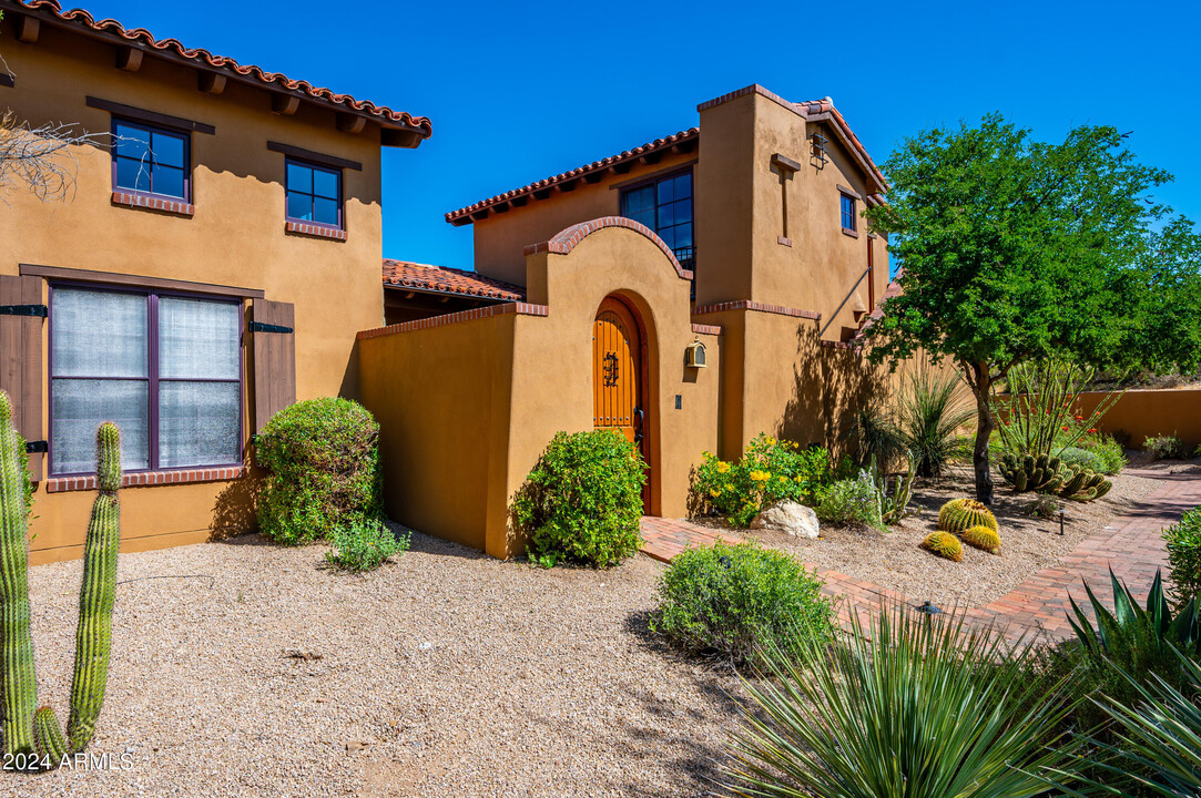 10597 E Rising Sun Dr in Scottsdale, AZ - Foto de edificio