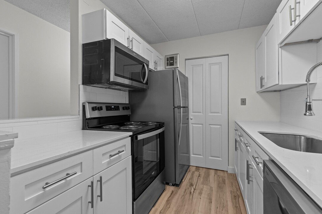 2871 Troy Center Dr-Unit -1005 in Troy, MI - Building Photo