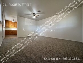 961 E Augusta St in Woodbridge, CA - Building Photo - Building Photo