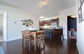 5858 N Broadway in Chicago, IL - Building Photo - Building Photo