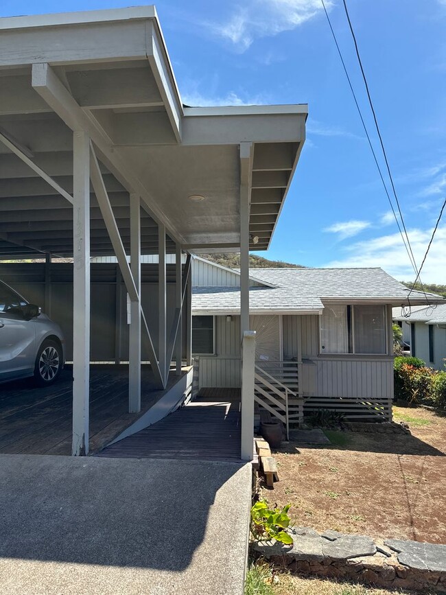 1375 Makaikoa St in Honolulu, HI - Foto de edificio - Building Photo