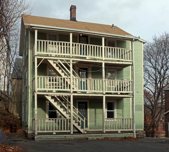 360-362 Washington Ave in Waterbury, CT - Foto de edificio - Building Photo