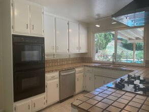2 Marimar St in Thousand Oaks, CA - Building Photo - Building Photo
