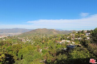 7353 Pyramid Pl in Los Angeles, CA - Building Photo - Building Photo