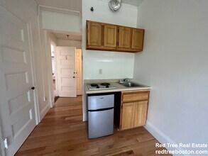 1061 Beacon St, Unit 6 in Brookline, MA - Building Photo - Building Photo