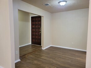 9915 Towne Brook Ln in Sugar Land, TX - Building Photo - Building Photo