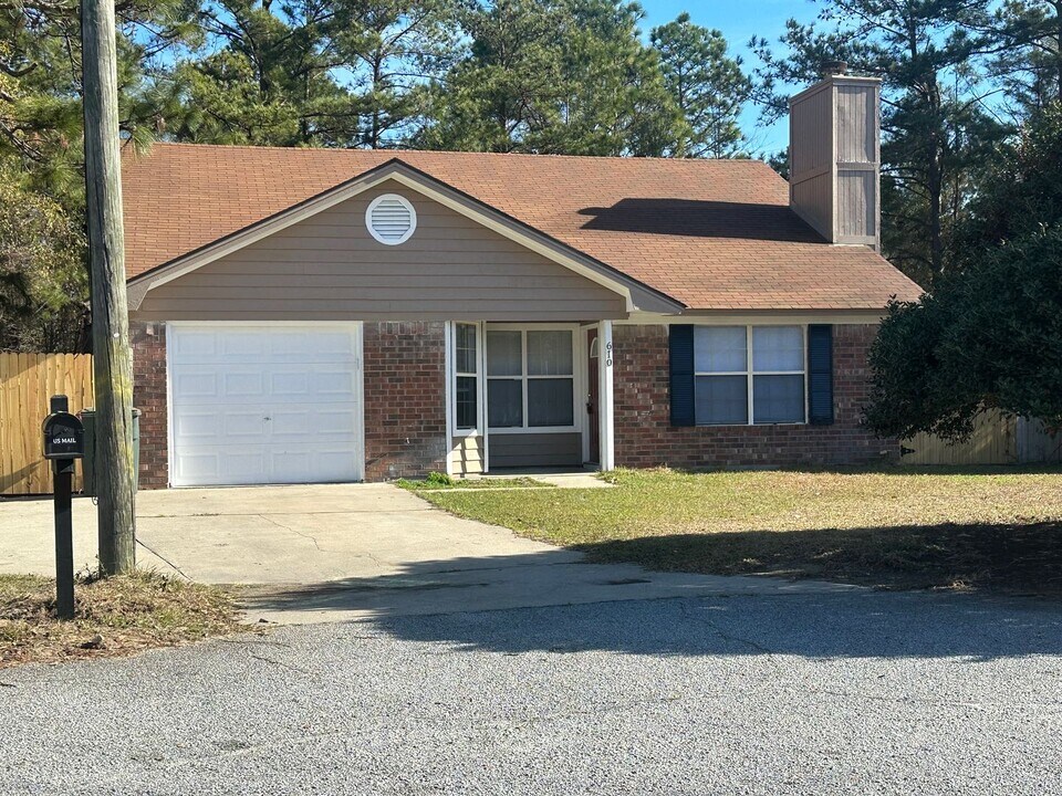 610 Honey Creek Ln in Hinesville, GA - Building Photo