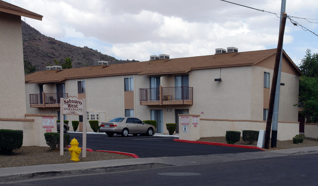 Sahuaro West in Phoenix, AZ - Foto de edificio - Building Photo