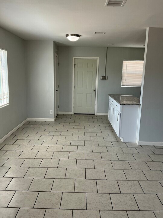 5001 Catskill Ave in El Paso, TX - Building Photo