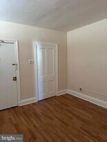 13 W Union St in Burlington, NJ - Building Photo