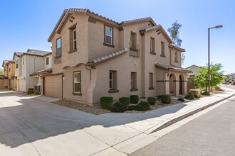 16355 W Latham St in Goodyear, AZ - Building Photo - Building Photo
