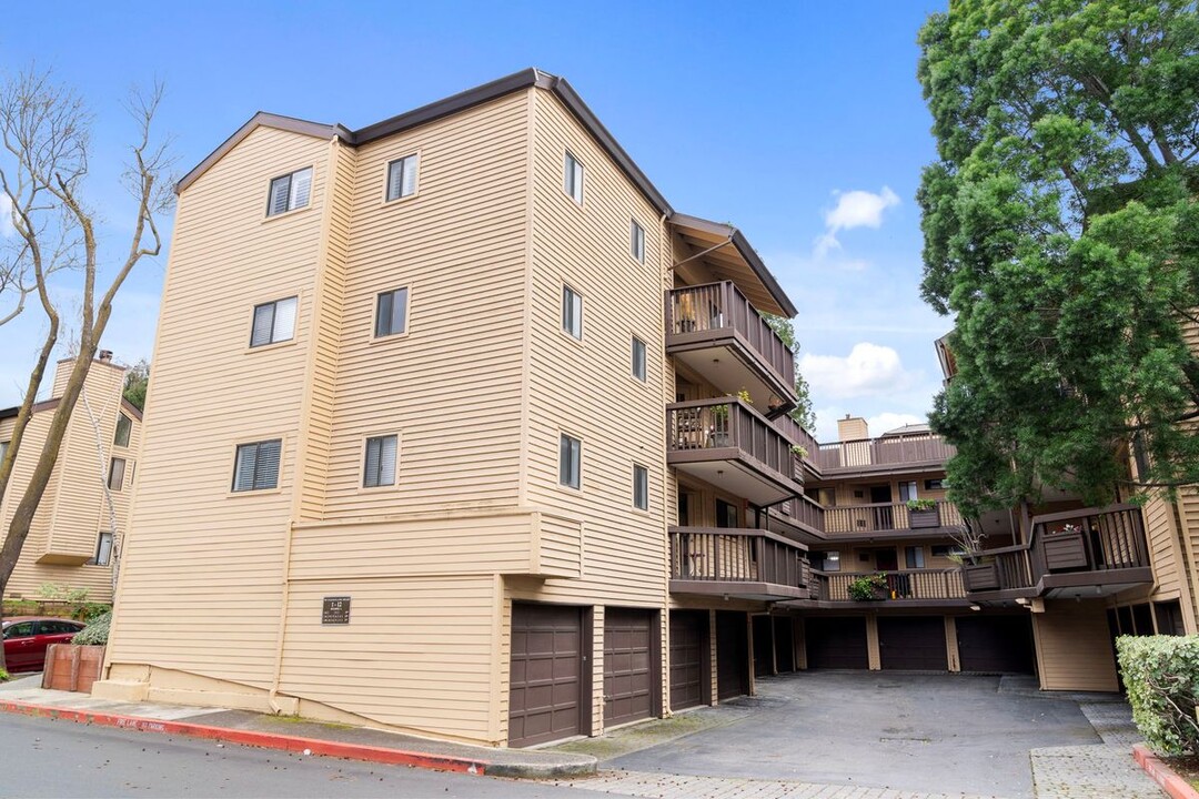 99 Cleaveland Rd in Pleasant Hill, CA - Building Photo
