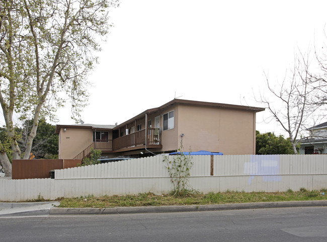 1100 Windermere Ave in Menlo Park, CA - Building Photo - Building Photo