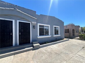 1702 W 60th St in Los Angeles, CA - Building Photo - Building Photo
