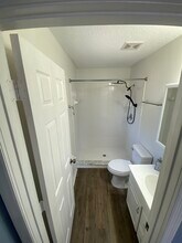 12431 Wildrose Ave in New Port Richey, FL - Foto de edificio - Building Photo