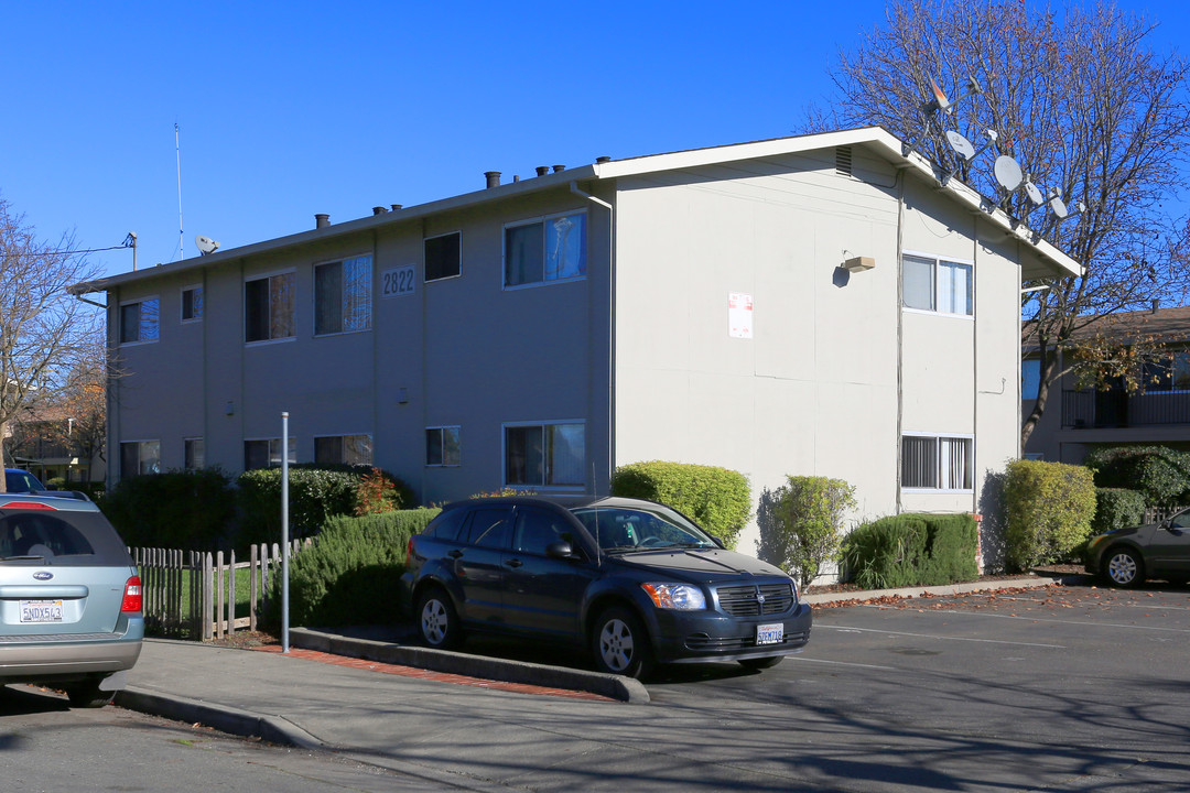 Papago Court in Santa Rosa, CA - Foto de edificio