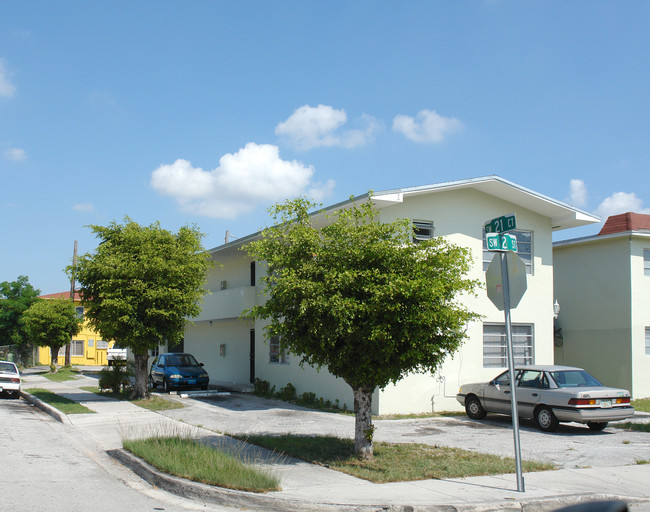 2145 SW 2nd St in Miami, FL - Building Photo - Building Photo