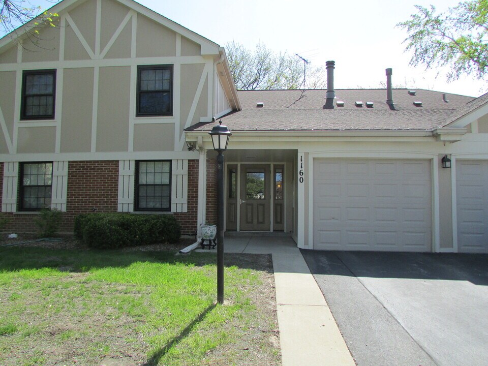 1160 Northbury Ln in Wheeling, IL - Building Photo