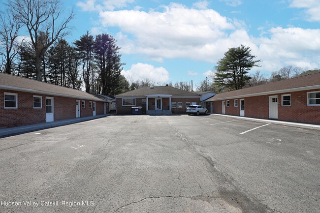 14311 US-9W in Ravena, NY - Foto de edificio - Building Photo