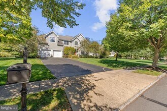 10 Bull Creek Ct in Montgomery, NJ - Building Photo - Building Photo
