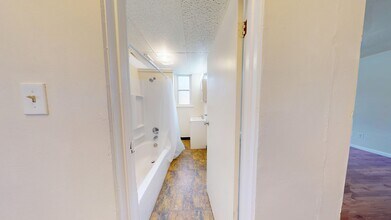 7040 Monticello St, Unit 2 in Pittsburgh, PA - Foto de edificio - Building Photo