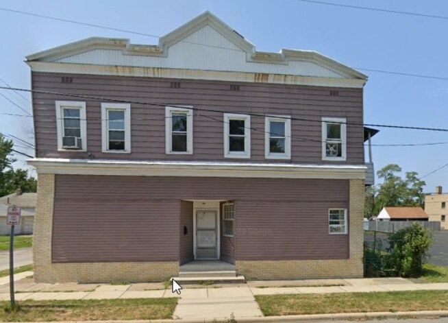 2550 Elyria Ave in Lorain, OH - Building Photo