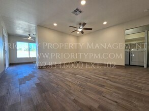 6974 Elkwood Dr in Las Vegas, NV - Building Photo - Building Photo