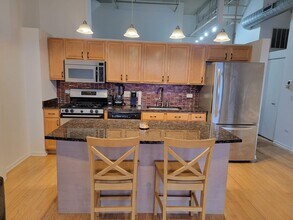 1524 S Sangamon St, Unit 711 in Chicago, IL - Foto de edificio - Building Photo