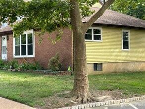 7 Pendleton Pl in Old Bridge, NJ - Building Photo - Building Photo