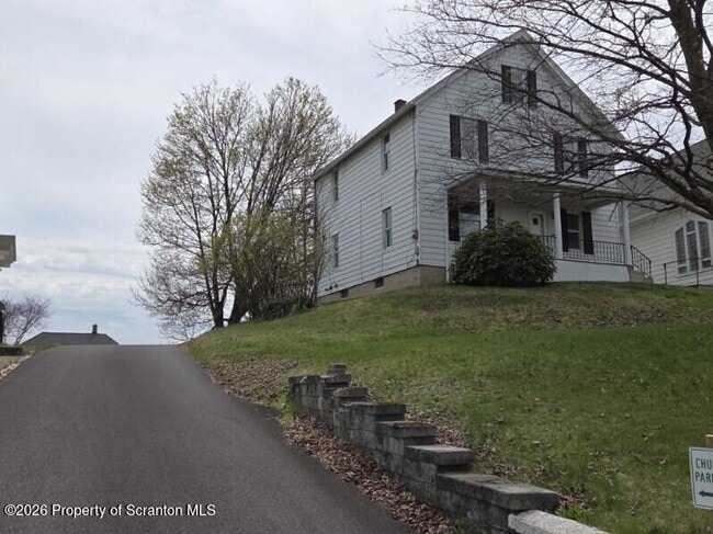 138 Charles St in Throop, PA - Building Photo - Building Photo