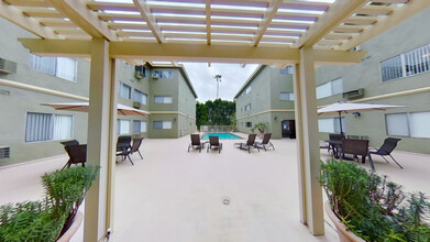 Terraces at the Summit in Sherman Oaks, CA - Building Photo - Building Photo