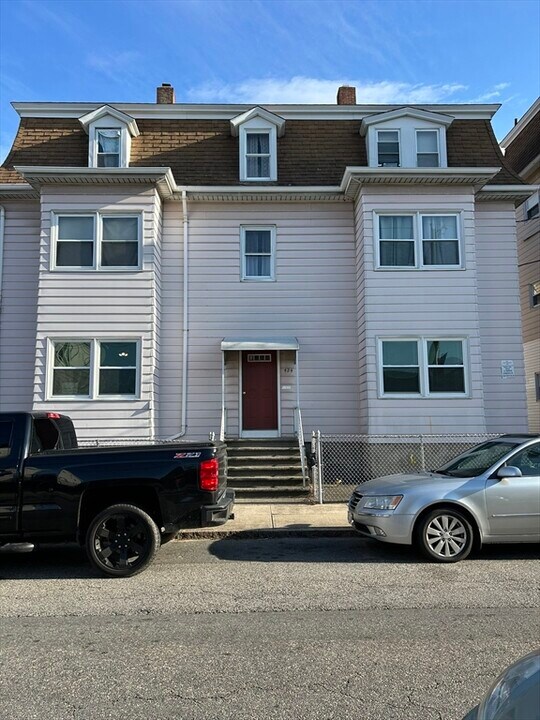 424 Third St in Fall River, MA - Building Photo