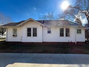 1835 Thompson Dr in Winston-Salem, NC - Building Photo - Building Photo